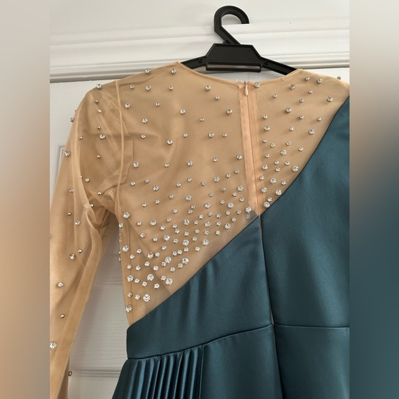 Fancy modest evening dress - Picture 3 of 6